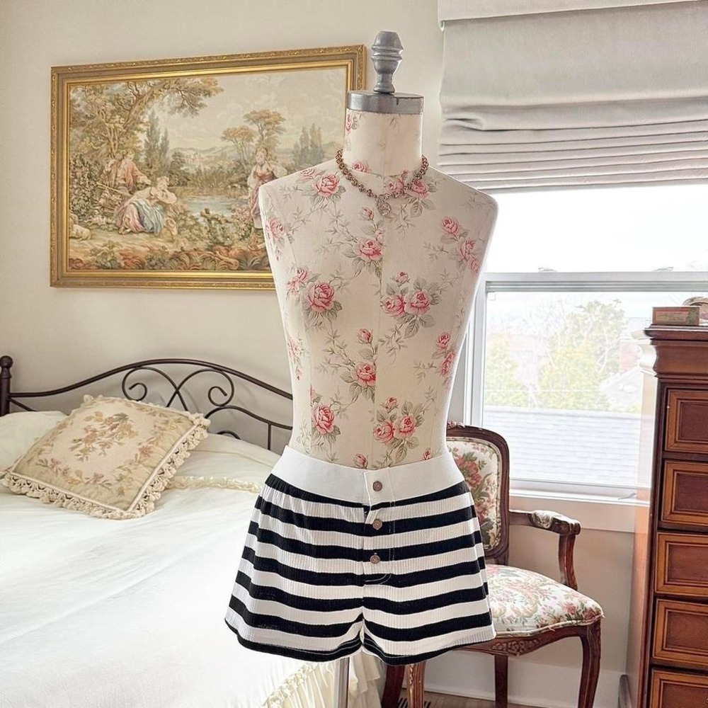 black white striped knit shorts fits like‎ a medium